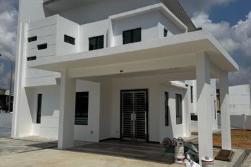 Huge land size corner bungalow with affordable selling price