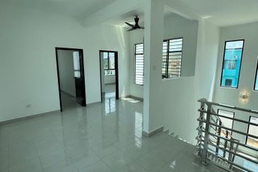 Huge land size corner bungalow with affordable selling price