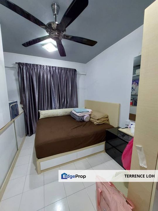 Corner unit with good access to Bukit Indah and Jalan Skudai, Johor, Skudai