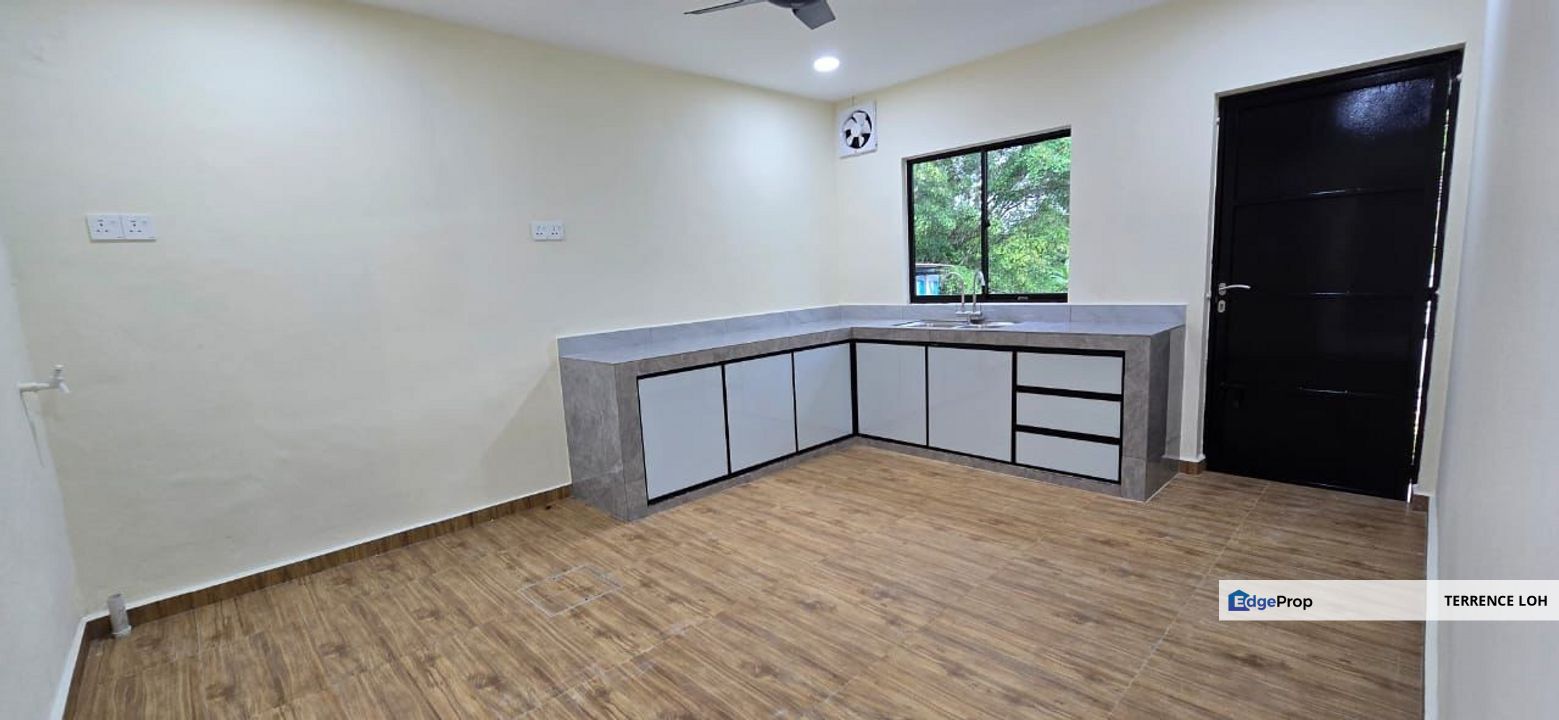 Hard to get end lot single storey terrace house, Johor, Johor Bahru