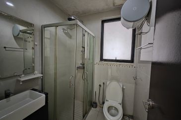 Baypoint @ Country Garden Danga Bay