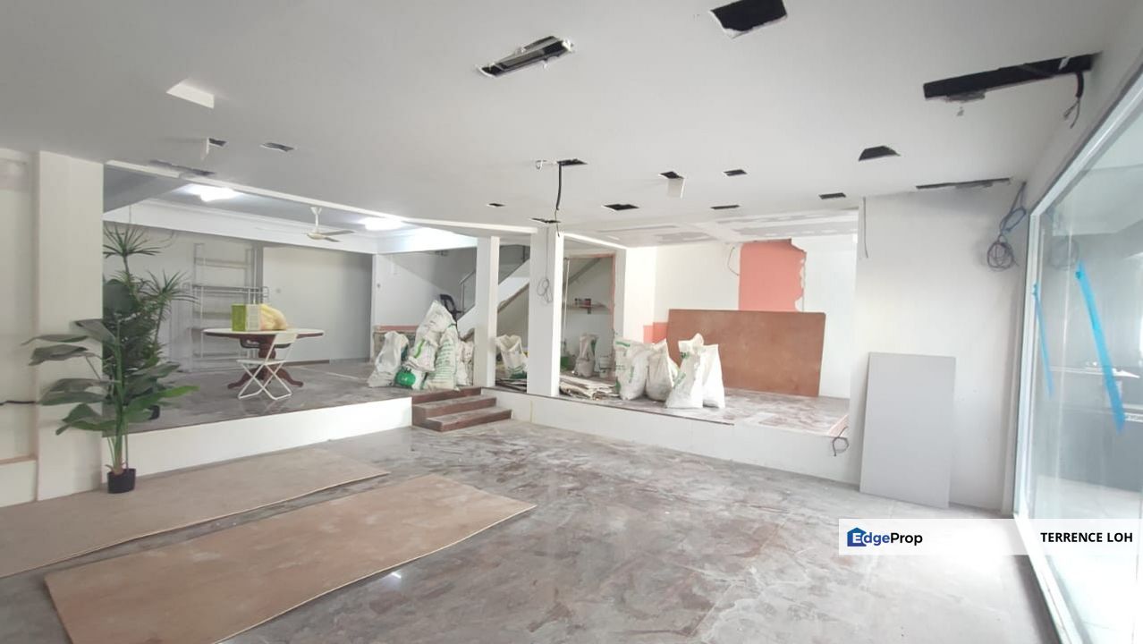 Huge semi D suitable for commercial use, Johor, Johor Bahru