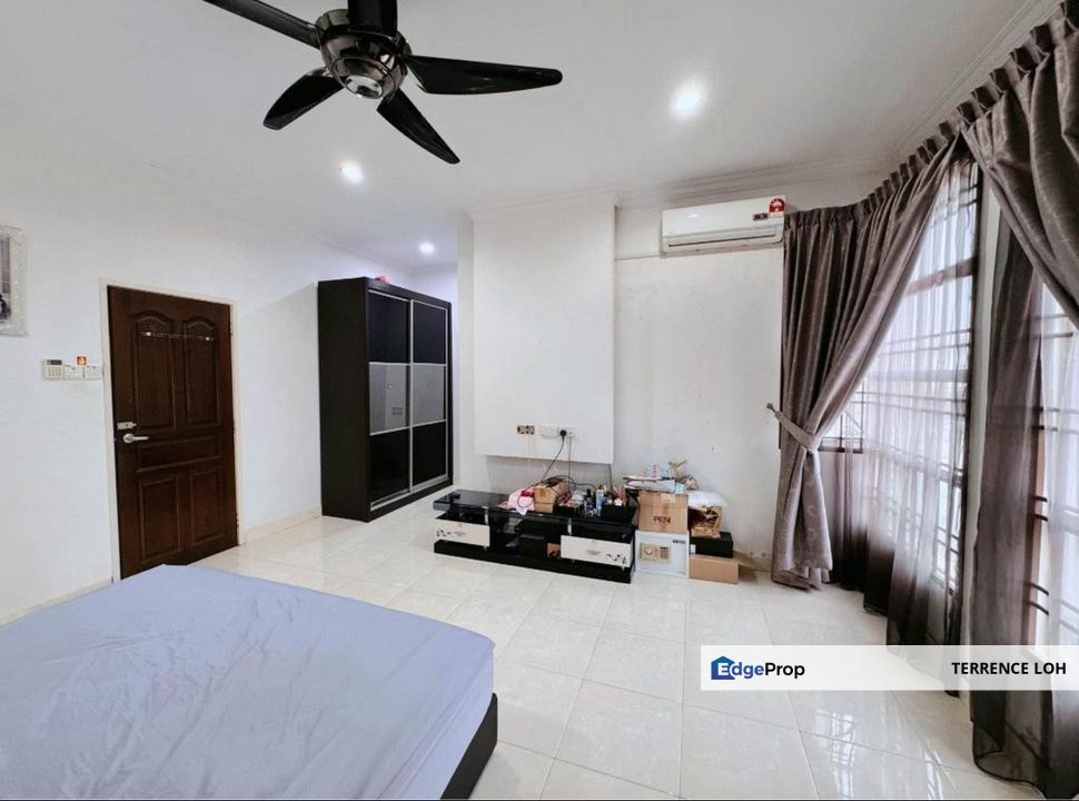 Highly sought after terrace house within heart of Austin, Johor, Johor Bahru