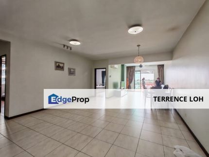 Pool view with good access to various banks, Johor, Johor Bahru