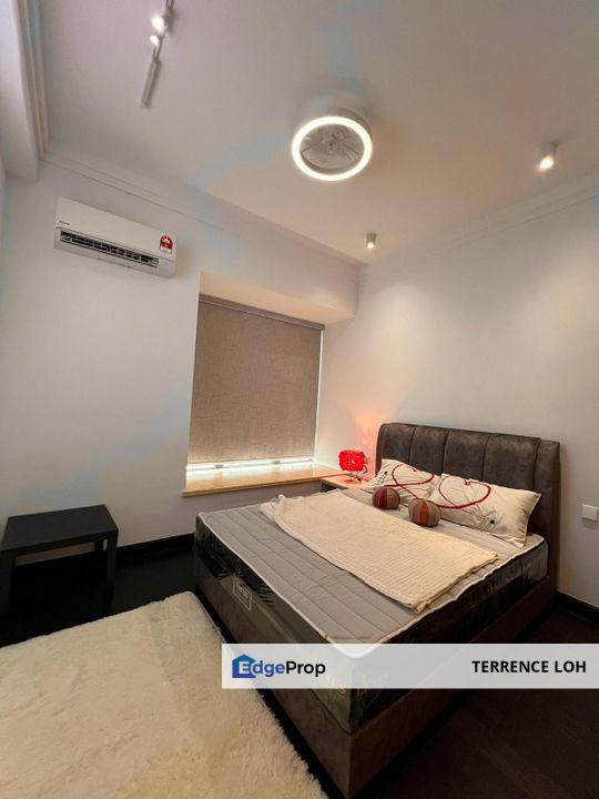 Highest floor sea view unit with walking distance to CIQ, Johor, Johor Bahru