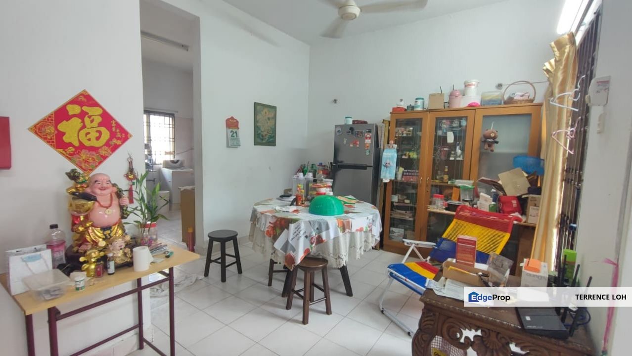 Huge land size with good access to highways , Johor, Skudai