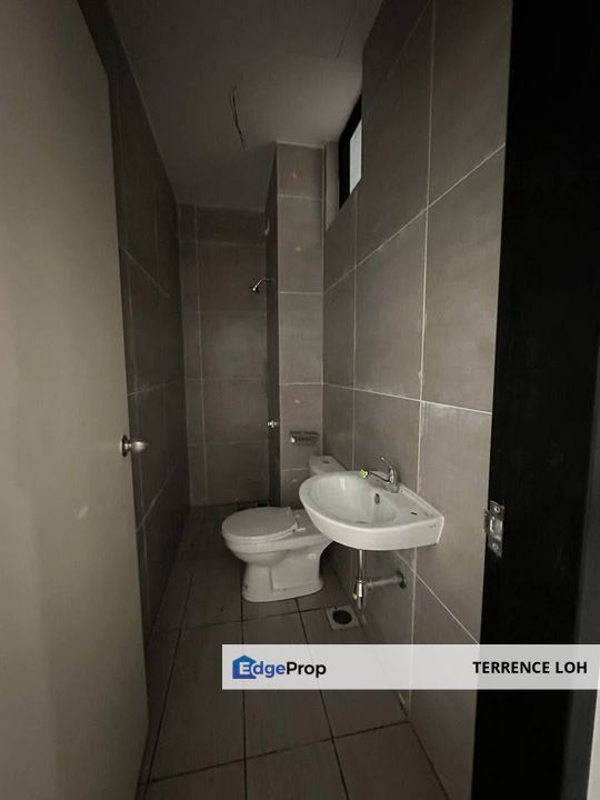 Strategically located next to KSL mall, Johor, Johor Bahru