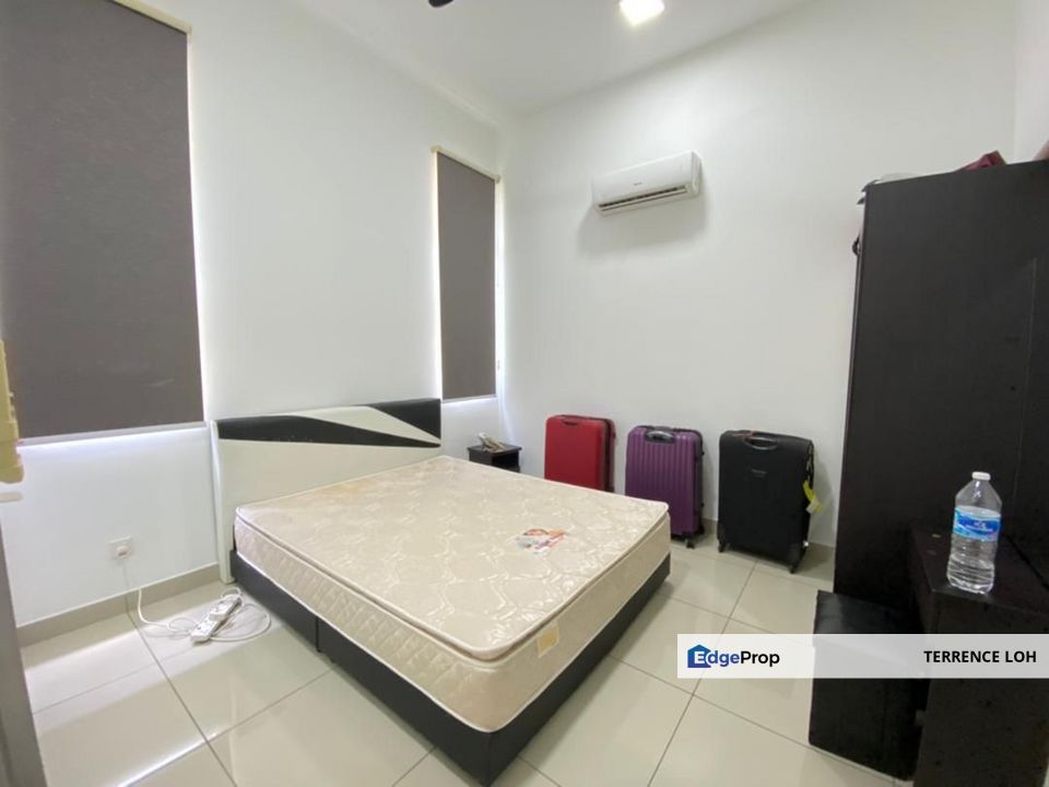 Highly sought after super link terrace end lot unit, Johor, 