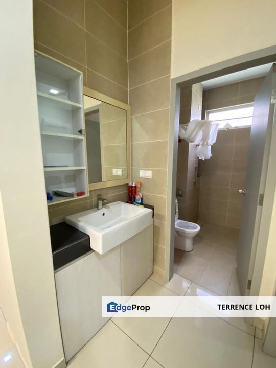 Highly sought after super link terrace end lot unit, Johor, 