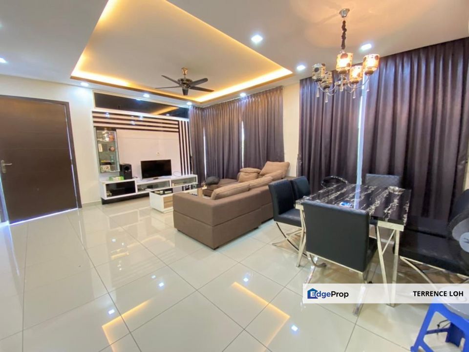 Highly sought after super link terrace end lot unit, Johor, 