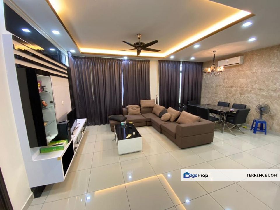 Highly sought after super link terrace end lot unit, Johor, 