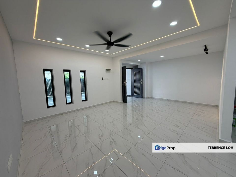 Close nearby to Public Bank & Econsave, Johor, Ulu Tiram