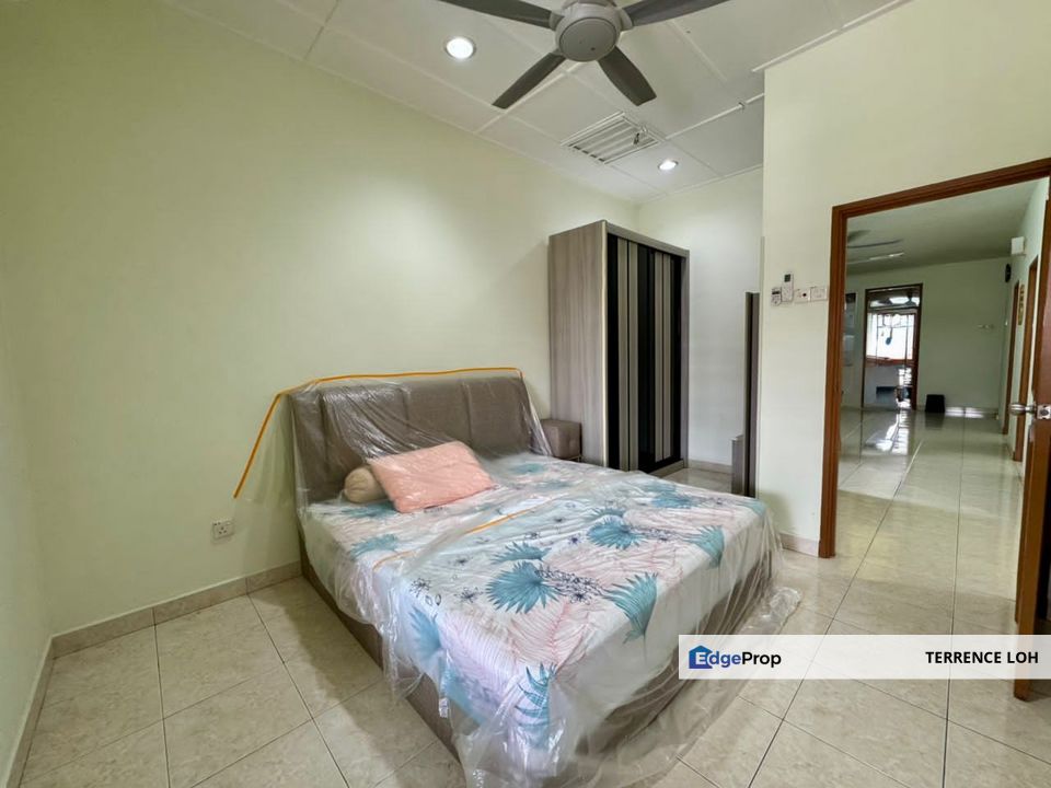 Huge size single storey at Jalan Bukit Impian , Johor, Skudai