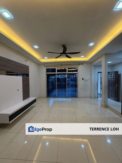 Well maintained end lot within a prime location , Johor, Johor Bahru