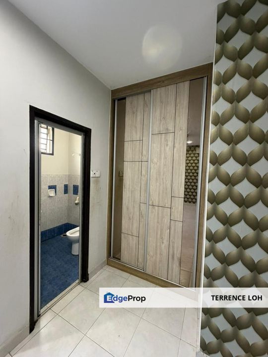 Well maintained end lot within a prime location , Johor, Johor Bahru