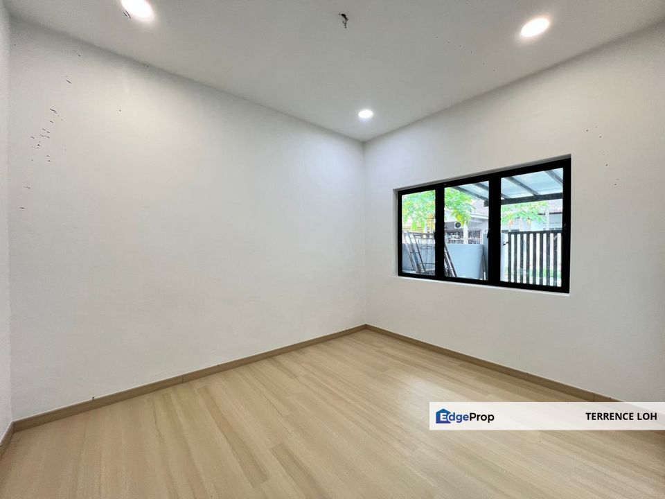 Tastefully renovated low cost within matured areas, Johor, Kulai