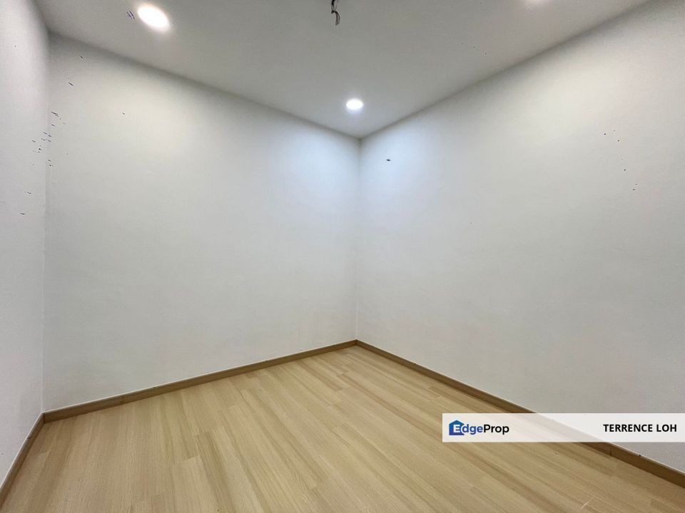 Tastefully renovated low cost within matured areas, Johor, Kulai