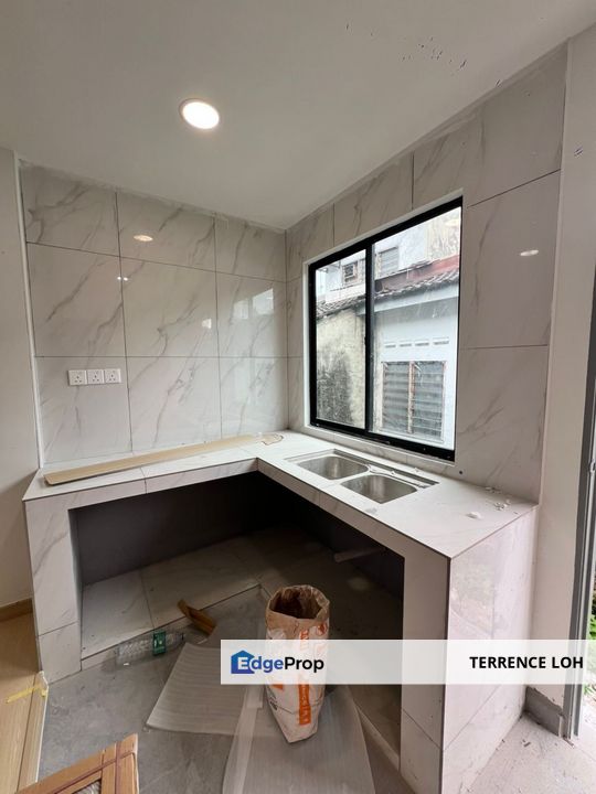 Tastefully renovated low cost within matured areas, Johor, Kulai