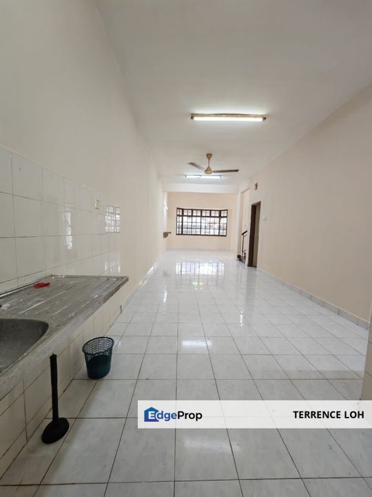 Well maintained terrace house located at matured area, Johor, Ulu Tiram