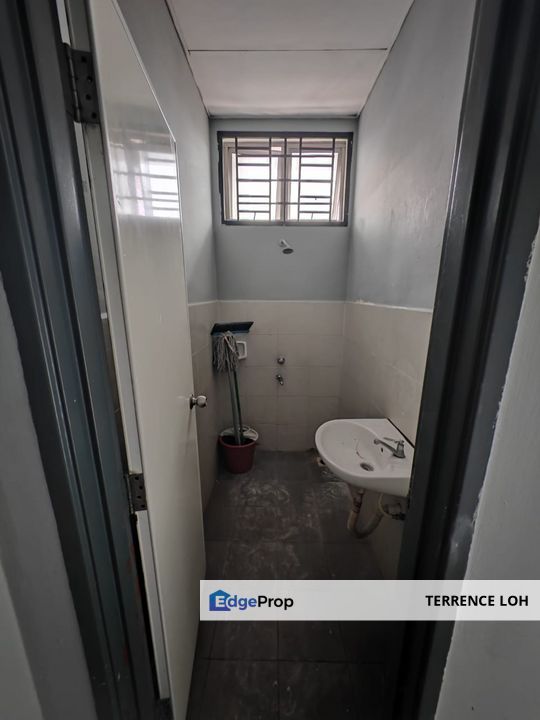 High exposure with good access to main road , Johor, Ulu Tiram