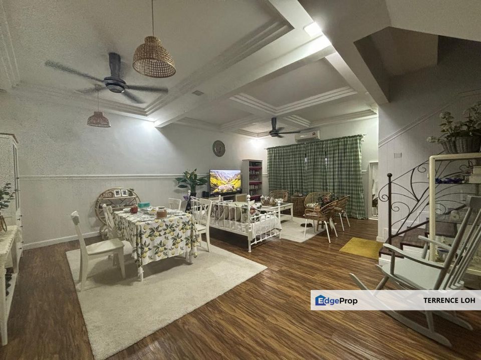 Tastefully renovated with good access to PLUS highway, Johor, Johor Bahru