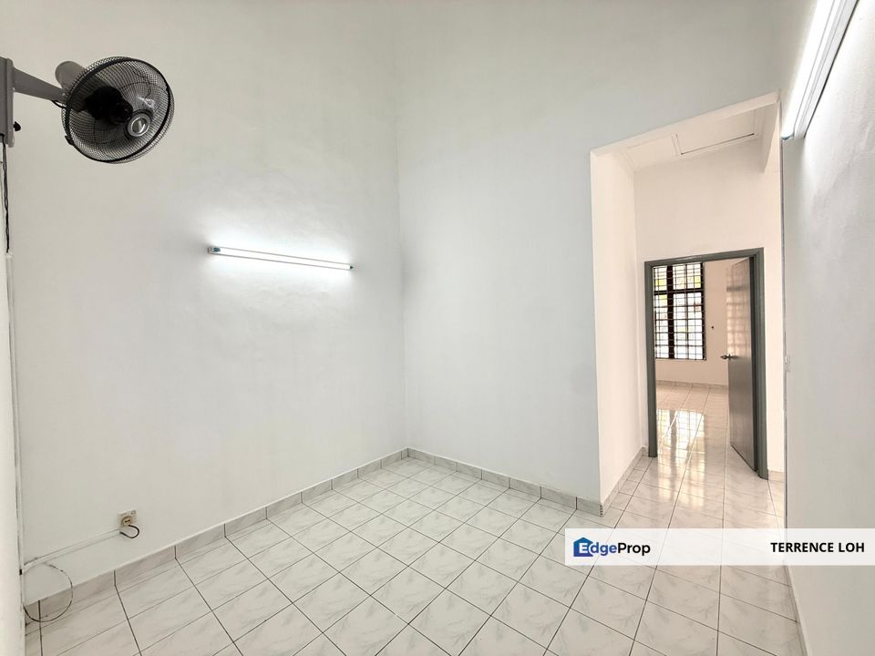 Gated guarded single storey terrace with good access to JB town, Johor, Johor Bahru