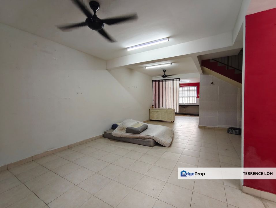 Strategically located with good access to Mutiara Rini and Taman Universiti, Johor, Skudai