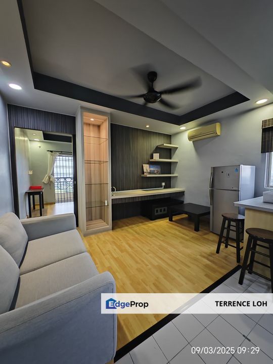 High floor, facing golf , Johor, Plentong