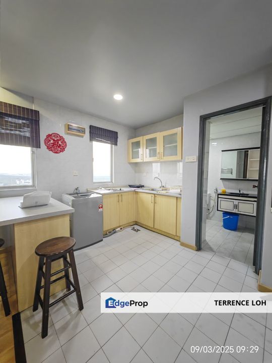 High floor, facing golf , Johor, Plentong