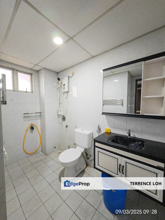 High floor, facing golf , Johor, Plentong