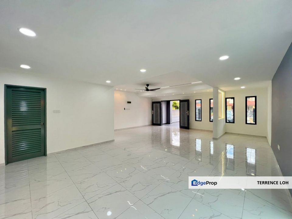 Huge built up semi d at highly matured area , Johor, Johor Bahru