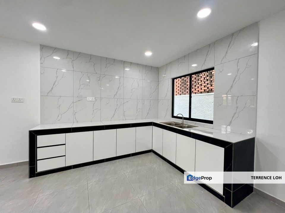 Huge built up semi d at highly matured area , Johor, Johor Bahru