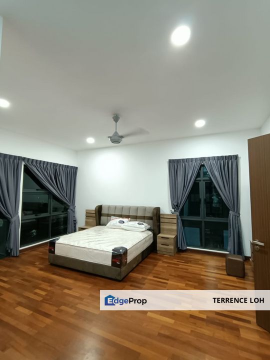 End lot with extra drive way, Johor, Nusajaya