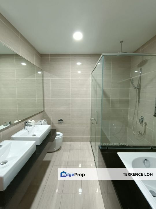 End lot with extra drive way, Johor, Nusajaya