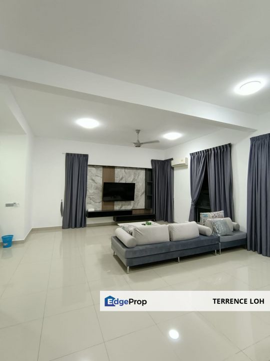 End lot with extra drive way, Johor, Nusajaya