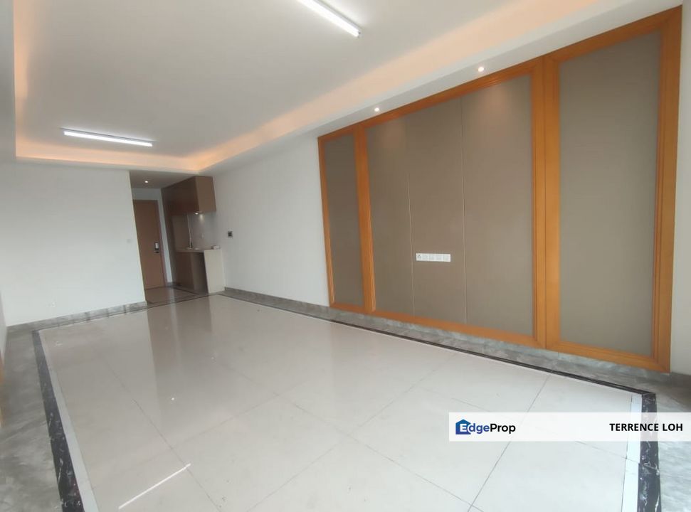 Highly sought after with walking distance to CIQ, Johor, Johor Bahru