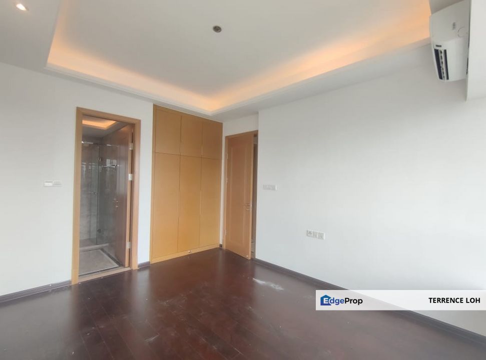 Highly sought after with walking distance to CIQ, Johor, Johor Bahru