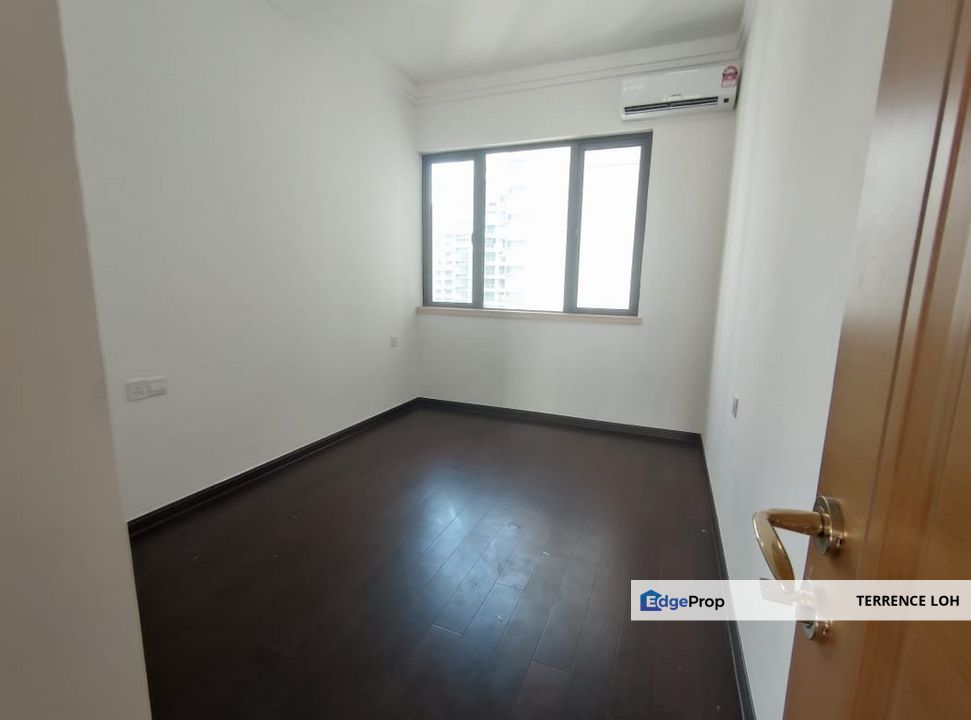 Highly sought after with walking distance to CIQ, Johor, Johor Bahru