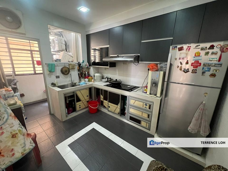 High floor renovated unit , Johor, Johor Bahru