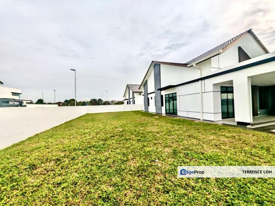 Huge side land Semi D , Johor, Kulai