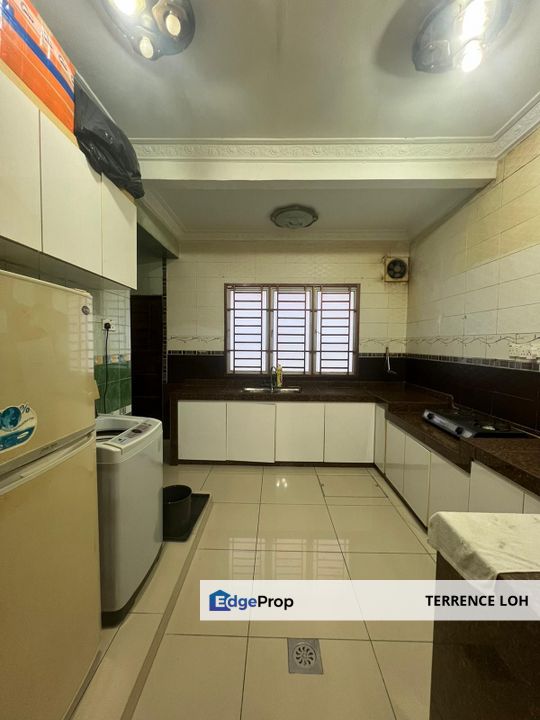 Strategically located with good access to daily necessities , Johor, Johor Bahru