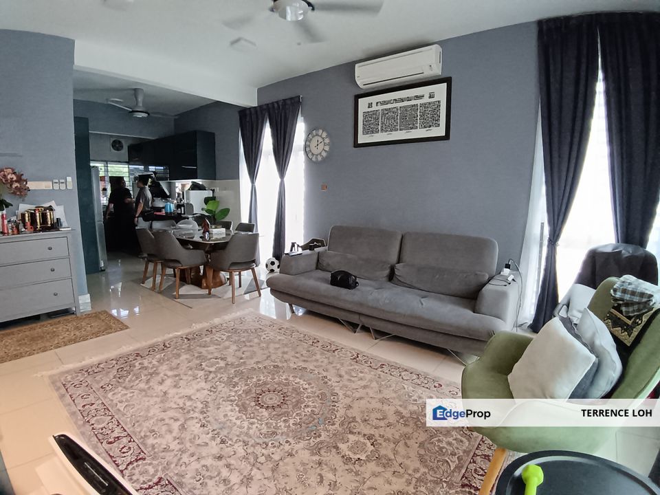 Fully renovated end lot with higher land level , Johor, Masai