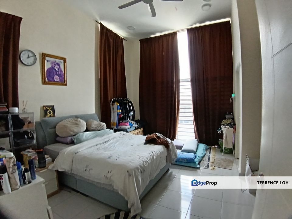 Fully renovated end lot with higher land level , Johor, Masai