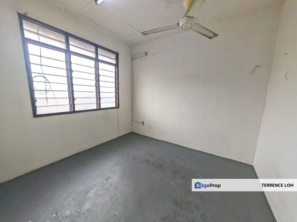 Medium cost end lot terrace at Taman Perling, Johor, Johor Bahru