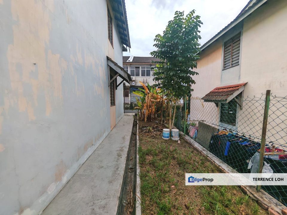 Medium cost end lot terrace at Taman Perling, Johor, Johor Bahru
