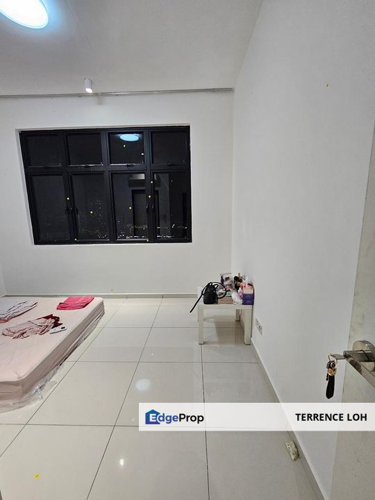 Walking distance to well known shopping mall, Johor, Johor Bahru