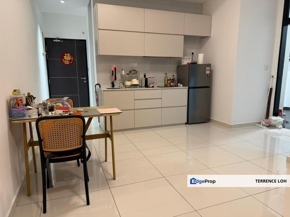 Walking distance to well known shopping mall, Johor, Johor Bahru