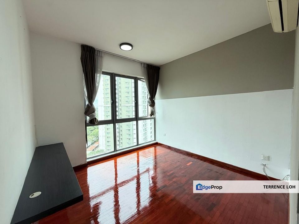 Tastefully renovated, ready move in condition, Johor, Johor Bahru