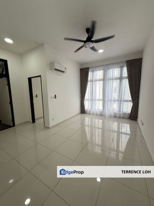 Walking distance to well known shopping mall, Johor, Johor Bahru