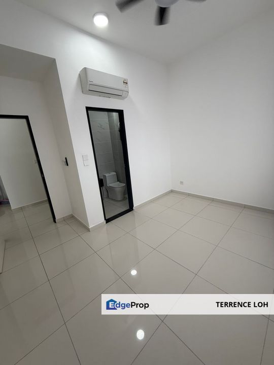 Walking distance to well known shopping mall, Johor, Johor Bahru